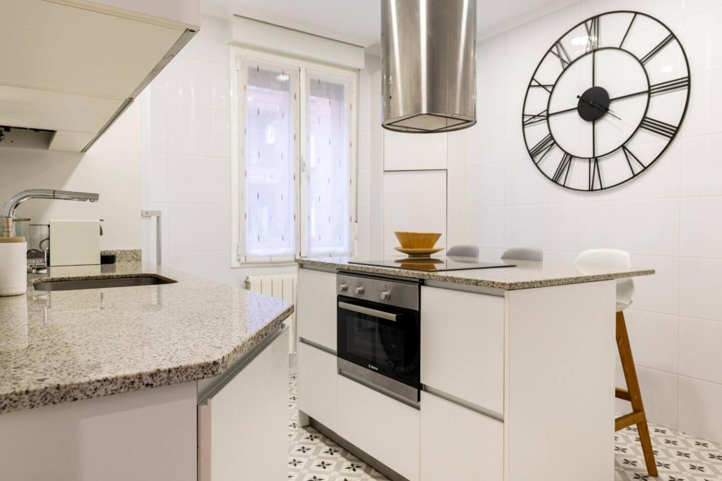 Amplio, Luminoso Y Moderno Cerca Del Casco Viejo Apartment Bilbao Bagian luar foto
